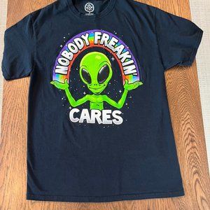 Oversized Alien T-shirt Unisex size Medium Funny T-shirt